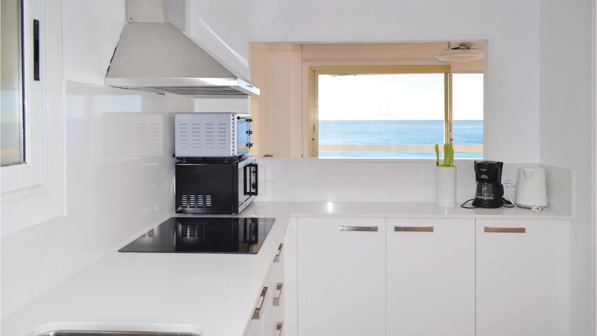 3 Bedroom Beautiful Apartment In يوريت دي مار